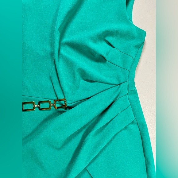 dressbarn sleeveless Green Dress with Gold Chain - Picture 9 of 16